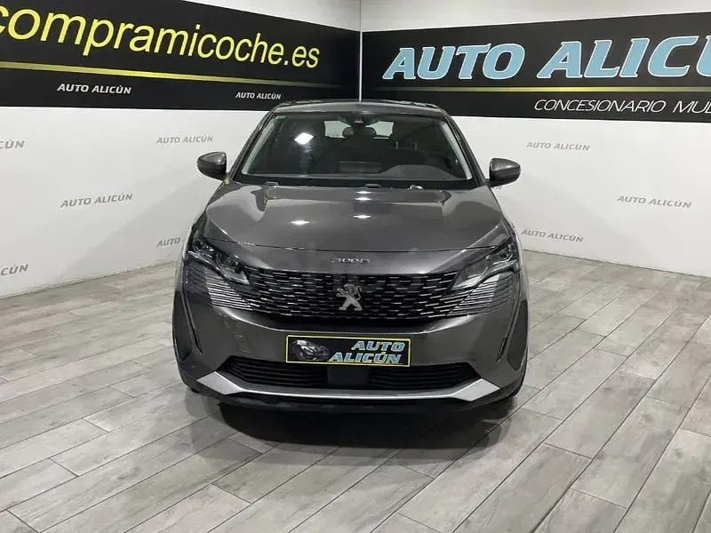 Usado Peugeot 3008 Active 130 CV (95 kW) 2021 Gris / plata SUV