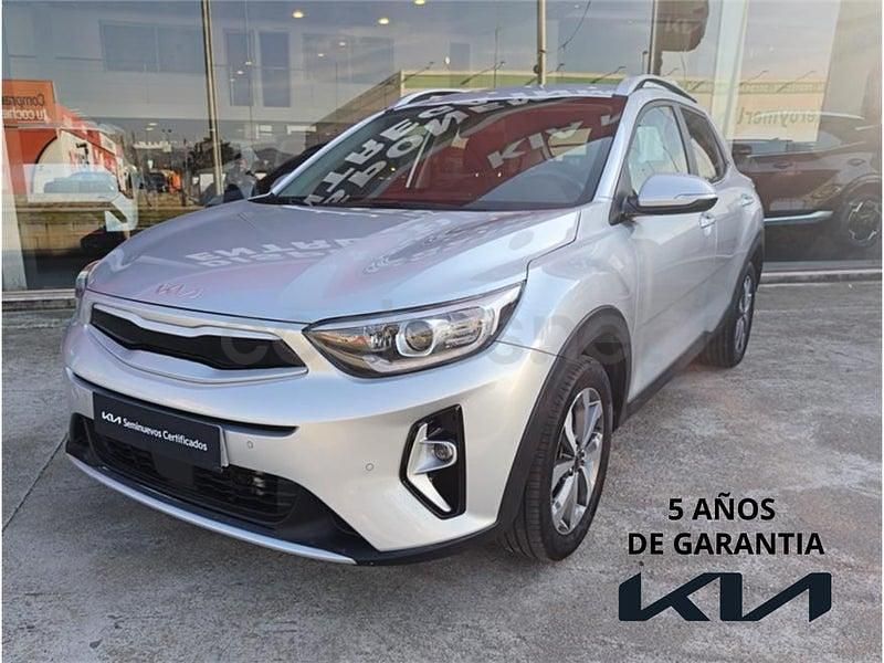 Usado Kia Stonic 100 CV (73 kW) 2024 Gris / plata SUV