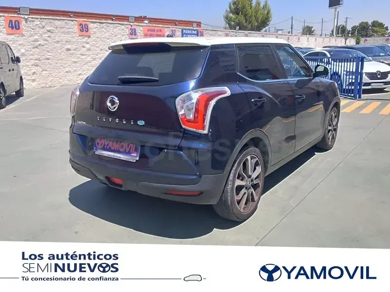 Usado SsangYong Tivoli Limited 115 CV (84 kW) 2015 Azul SUV