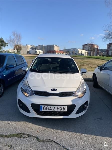 Usado Kia Rio 84 CV (61 kW) 2014 Blanco Berlina