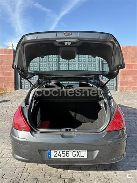 Gris / plata Usado 2010 Peugeot 308 Sportium Berlina | 5200 € (Buen precio) - Imagen 1/4