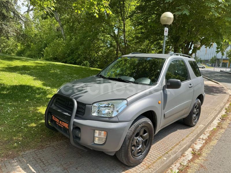 Gris / plata Usado 2001 Toyota RAV4 Sol SUV | 8500 € (Un poco caro) - Imagen 1/4