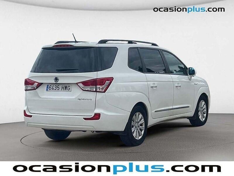 Usado Ssangyong (KGM) Rodius Limited 155 CV (114 kW) 2014 Blanco Monovolumen