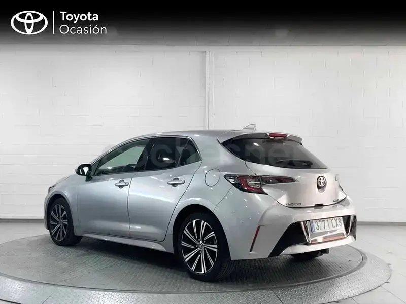 Usado Toyota Corolla Style 122 CV (89 kW) 2022 Gris / plata Berlina