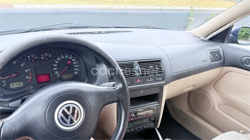 Azul Usado 2000 VW Golf IV Highline Berlina | 2500 € (Precio justo) - Imagen 1/4