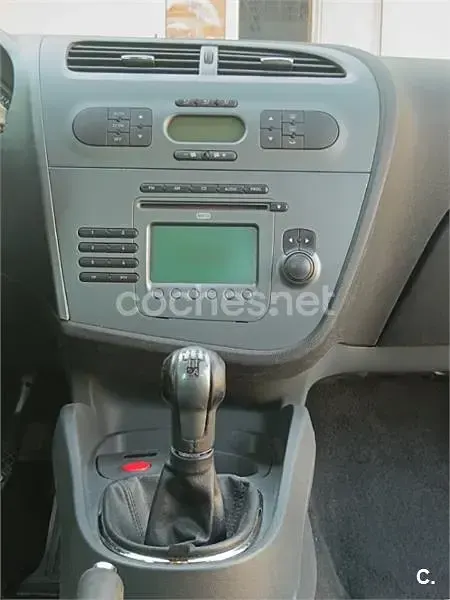 Usado Seat Leon Stylance 105 CV (77 kW) 2005 Gris / plata Utilitario