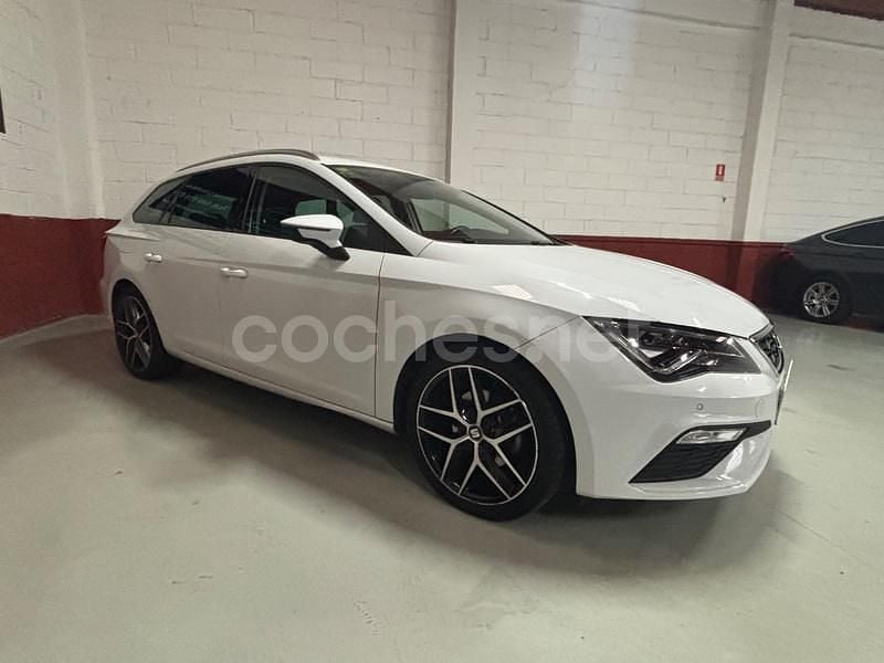 Usado Seat Leon FR 150 CV (110 kW) 2018 Blanco Familiar