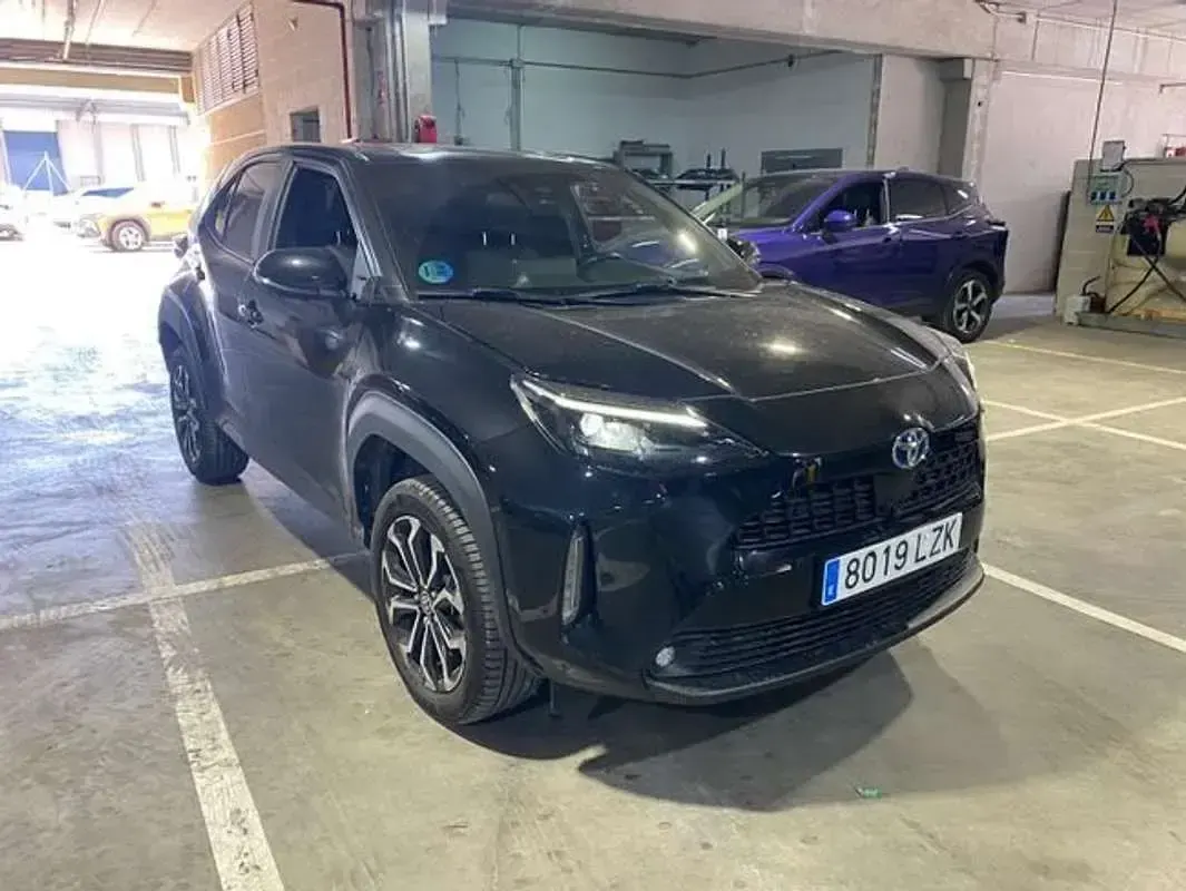Usado Toyota Yaris Cross Active 116 CV (85 kW) 2022 Negro SUV