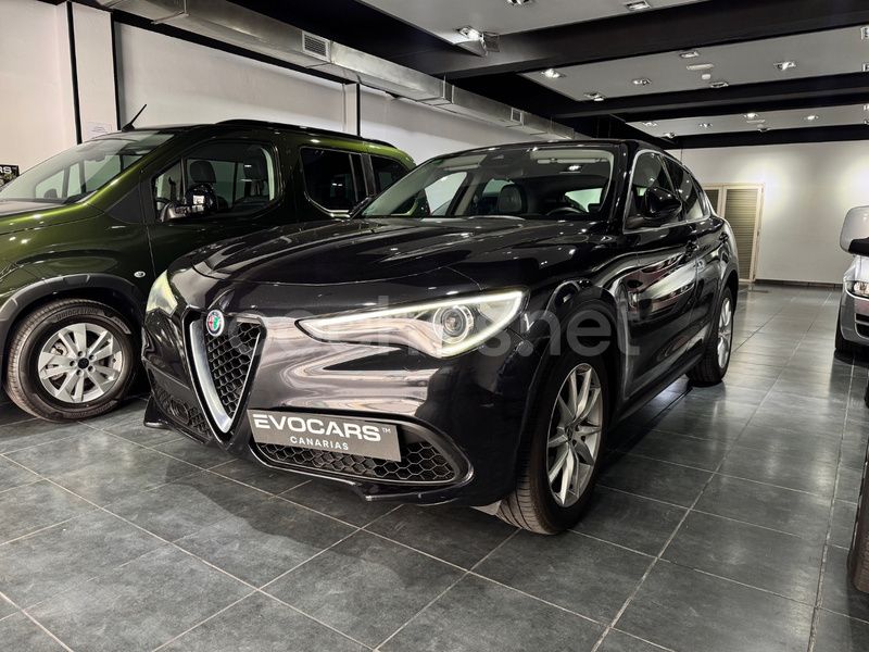 Negro Usado 2018 Alfa Romeo Stelvio Executive SUV | 21.990 € (Super precio) - Imagen 1/4