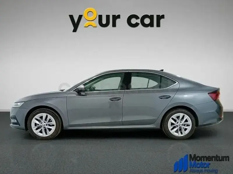 Usado Skoda Octavia Selection 150 CV (110 kW) 2023 Gris / plata Berlina