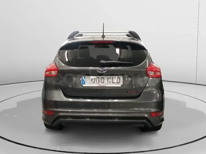 Usado Ford Focus ST-Line 125 CV (91 kW) 2018 Gris / plata Berlina