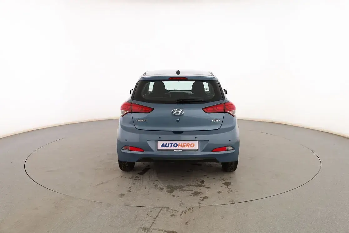 Usado Hyundai i20 100 CV (73 kW) 2018 Azul Berlina