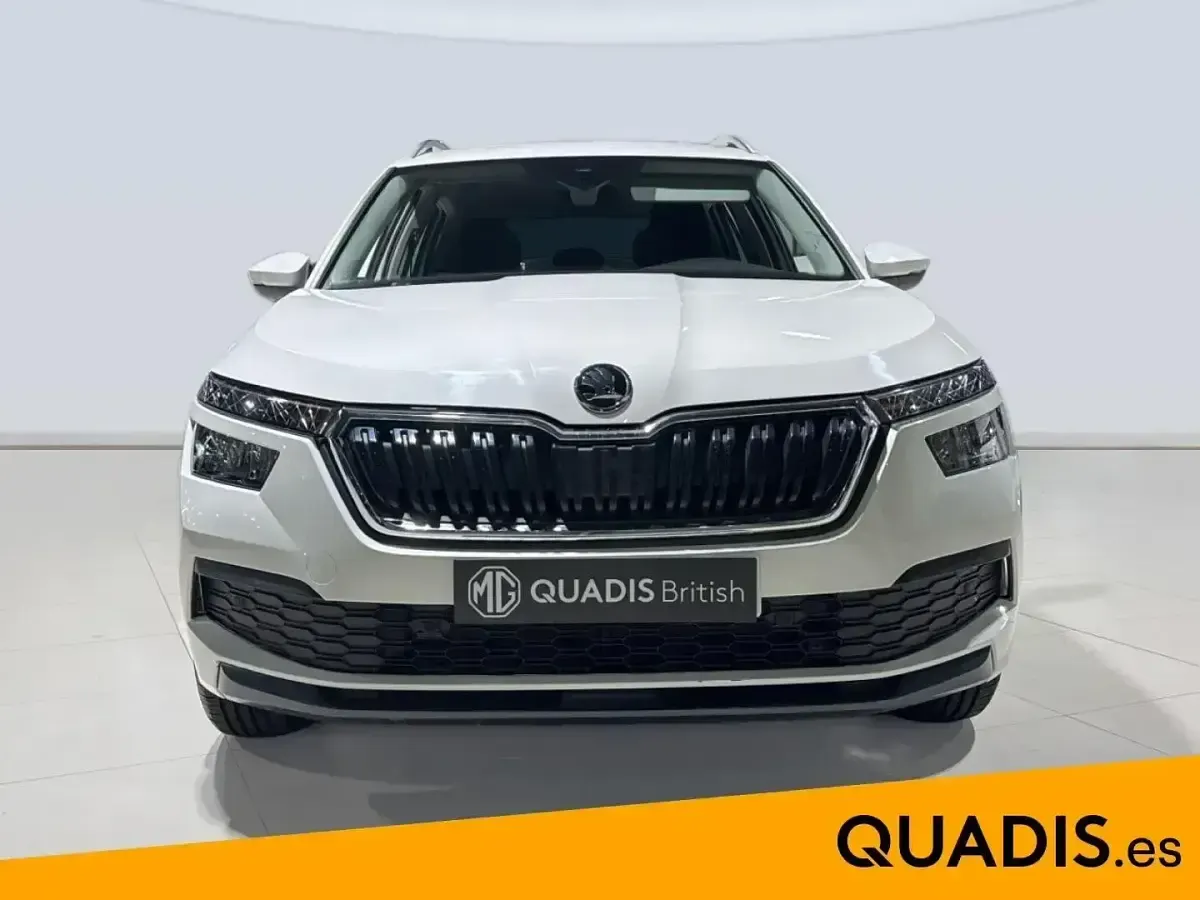 Usado Skoda Kamiq Ambition 110 CV (80 kW) 2022 Blanco SUV