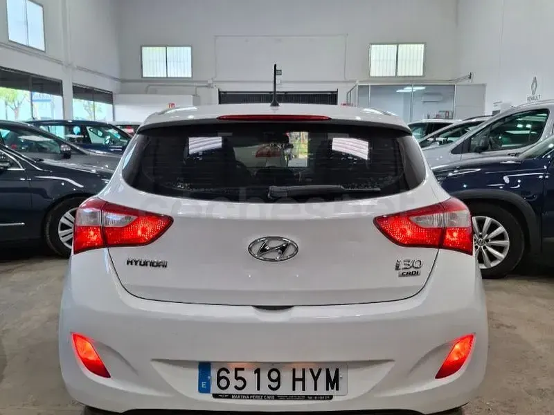 Usado Hyundai i30 90 CV (66 kW) 2014 Blanco Berlina