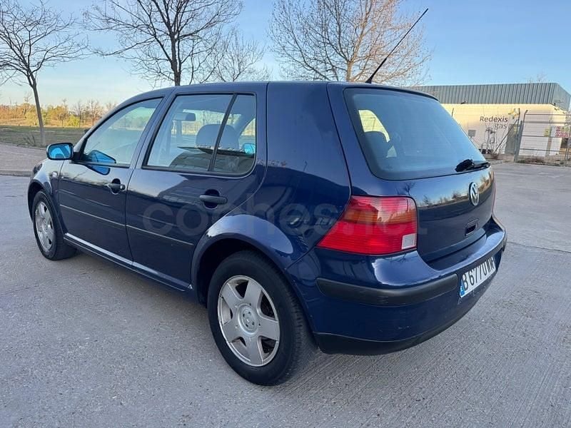 Usado VW Golf IV Conceptline 90 CV (66 kW) 2000 Azul Berlina