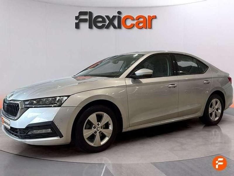 Usado Skoda Octavia Active 116 CV (85 kW) 2021 Gris Berlina