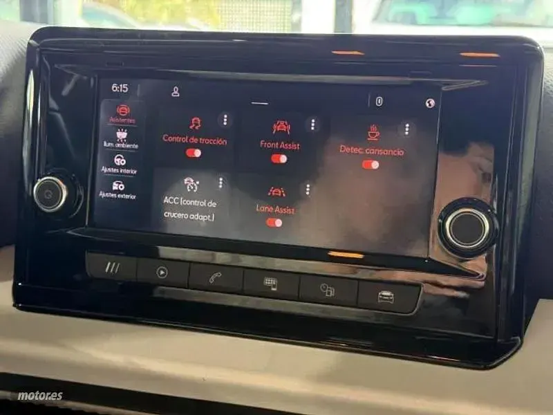 Usado Seat Arona Style 110 CV (80 kW) 2023 Gris SUV