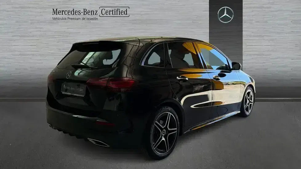 Usado Mercedes B200 150 CV (110 kW) 2024 Negro Utilitario