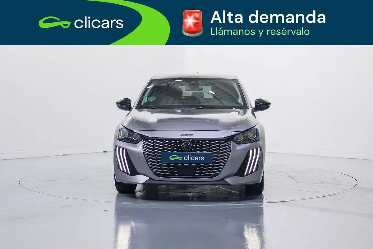 Usado Peugeot 208 Allure 102 CV (75 kW) 2025 Plateado Utilitario