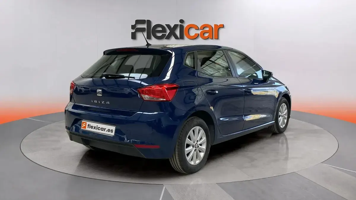 Usado Seat Ibiza Reference 75 CV (55 kW) 2018 Azul Utilitario