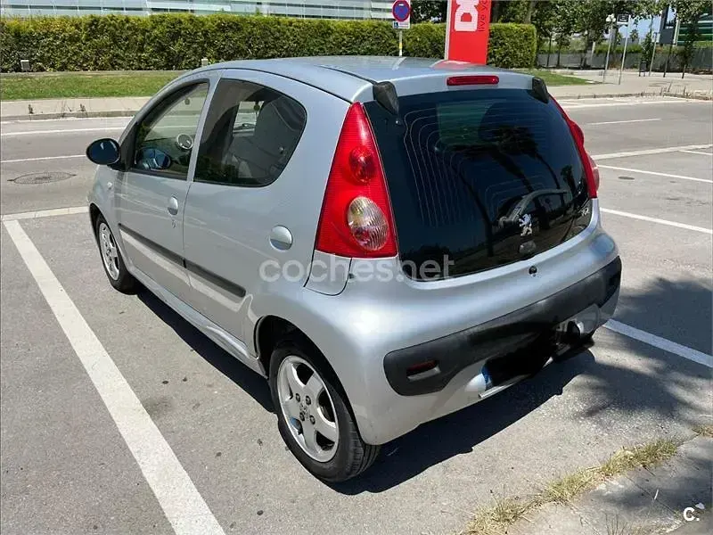 Usado Peugeot 107 Urban Move 68 CV (50 kW) 2008 Gris / plata Utilitario