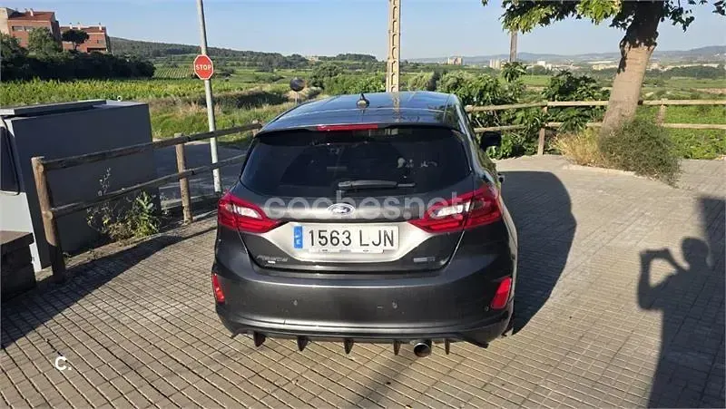 Usado Ford Fiesta ST-Line 155 CV (114 kW) 2020 Gris / plata Utilitario