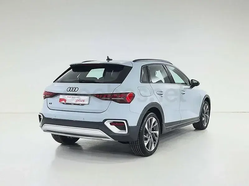 Usado Audi A3 Ambiente 150 CV (110 kW) 2026 Gris / plata Berlina