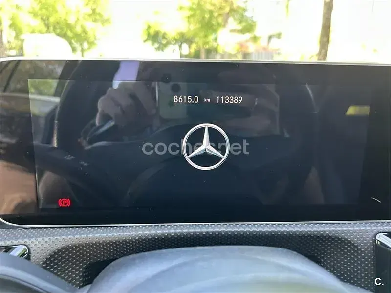 Usado Mercedes A180 136 CV (100 kW) 2021 Gris / plata Berlina