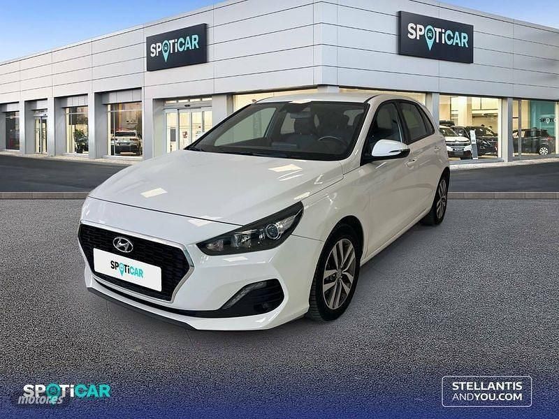 Gris Usado 2020 Hyundai i30 Berlina | 15.990 € (Precio justo) - Imagen 1/4