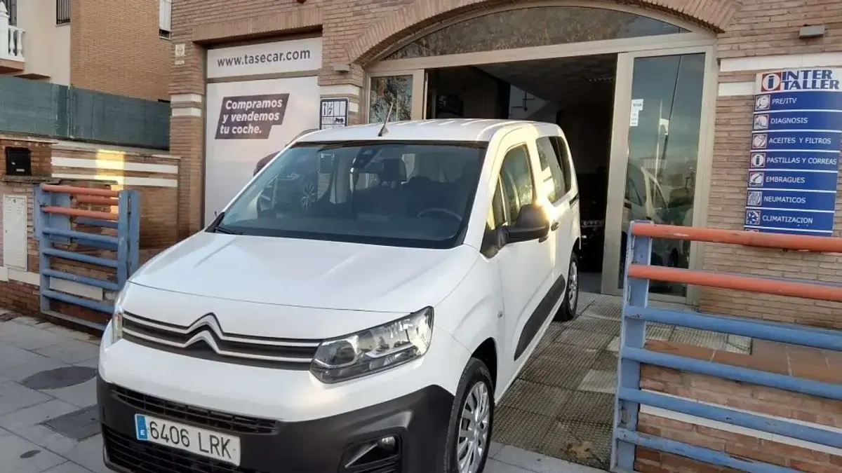 Usado Citroën Berlingo Live 102 CV (75 kW) 2021 Blanco Monovolumen