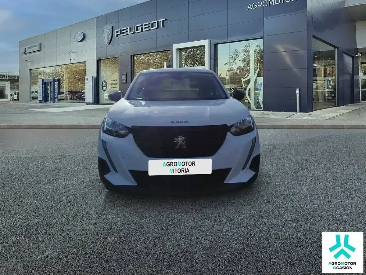 Usado Peugeot 2008 Active 110 CV (80 kW) 2022 Blanco SUV