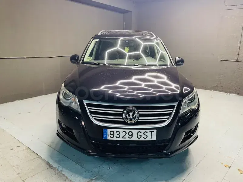 Usado VW Tiguan R-line 140 CV (102 kW) 2010 Negro SUV