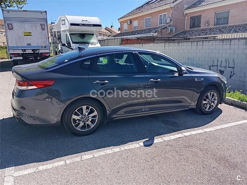 Usado Kia Optima 141 CV (103 kW) 2016 Gris / plata Berlina