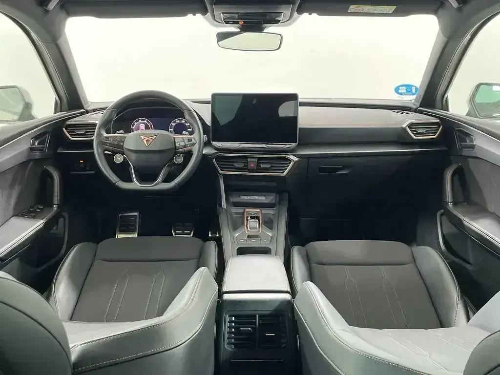 Usado Cupra Leon 204 CV (150 kW) 2025 Gris Berlina