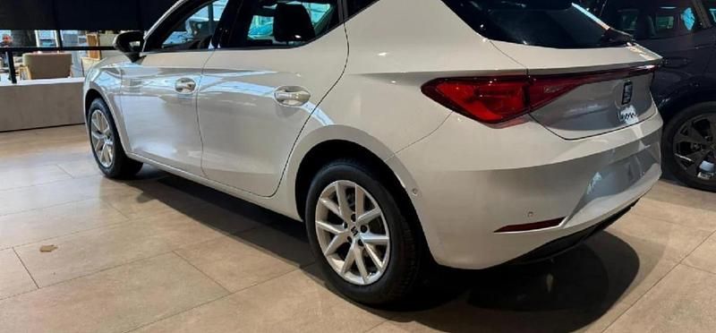 Nuevo Seat Leon Style 116 CV (85 kW) 2026 Blanco nevada Berlina