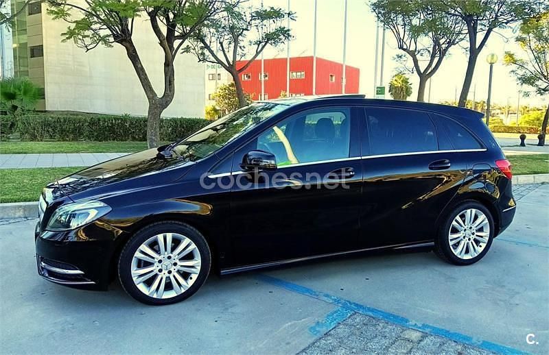 Usado Mercedes B200 136 CV (100 kW) 2013 Negro Monovolumen