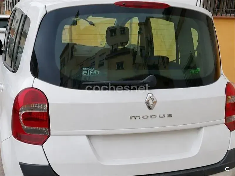 Usado Renault Grand Modus Dynamique 85 CV (62 kW) 2011 Blanco Monovolumen