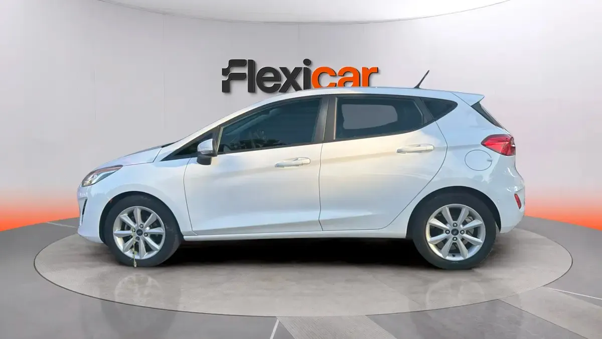 Usado Ford Fiesta Trend 101 CV (74 kW) 2017 Blanco Utilitario