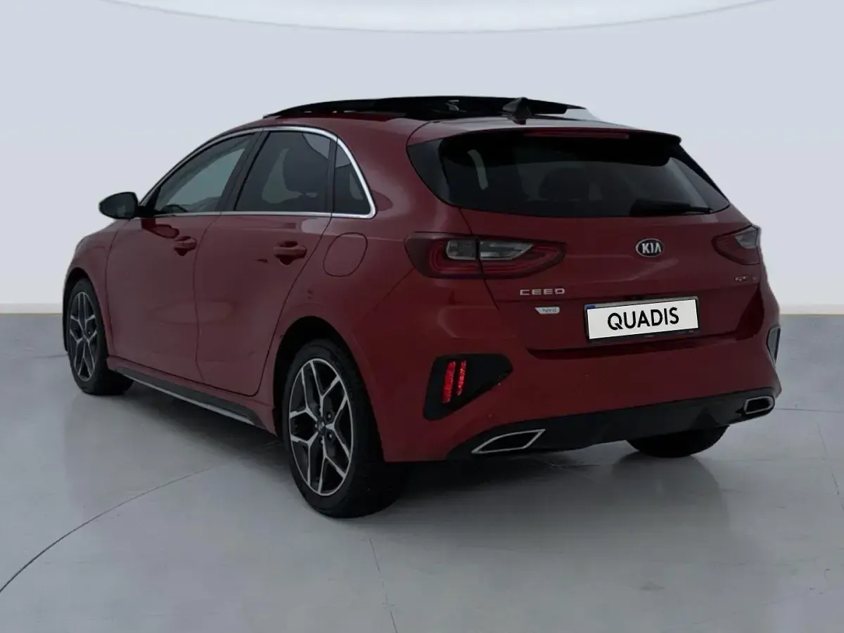 Usado Kia Ceed GT GT-Line 136 CV (100 kW) 2021 Rojo Berlina