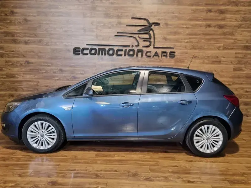 Usado Opel Astra Dynamic 110 CV (80 kW) 2015 Azul Berlina