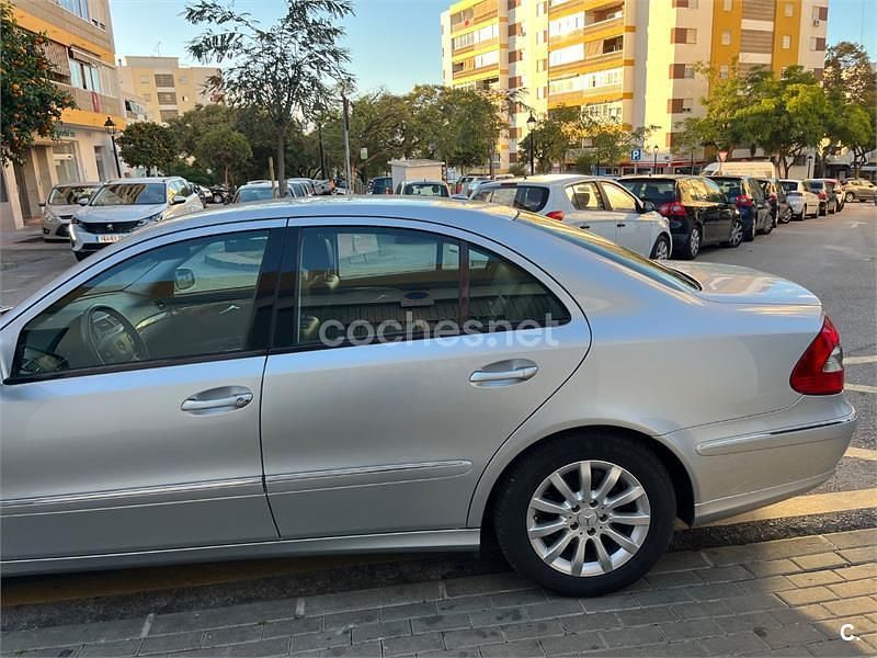 Usado Mercedes E320 Elegance 224 CV (164 kW) 2007 Gris / plata Berlina