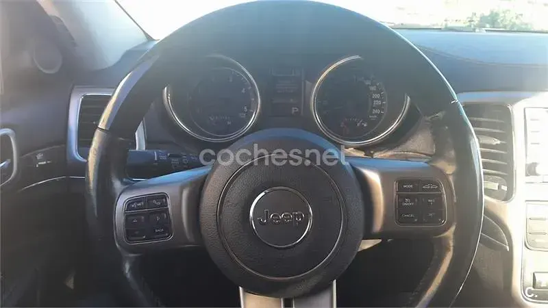 Usado Jeep Grand Cherokee Overland 241 CV (177 kW) 2012 Blanco SUV