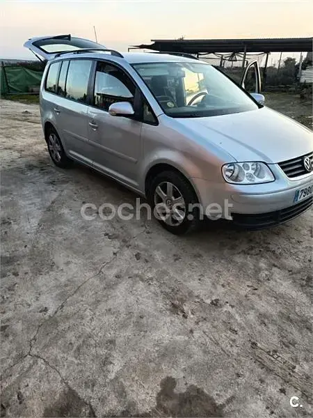 Begagnad VW Touran 105 HK (77 kW) 2006 Grå Minibuss