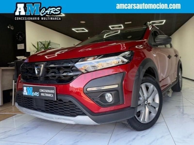 Usado Dacia Sandero Comfort 91 CV (66 kW) 2022 Granate Berlina