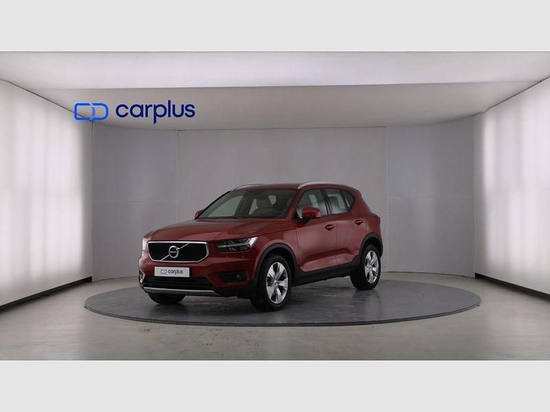 Usado Volvo XC40 Momentum 197 CV (144 kW) 2020 Rojo fusión (metalizado) SUV