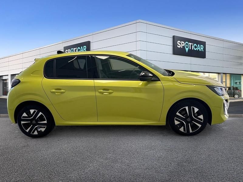 Usado Peugeot 208 Allure 100 CV (73 kW) 2024 Dorado Utilitario