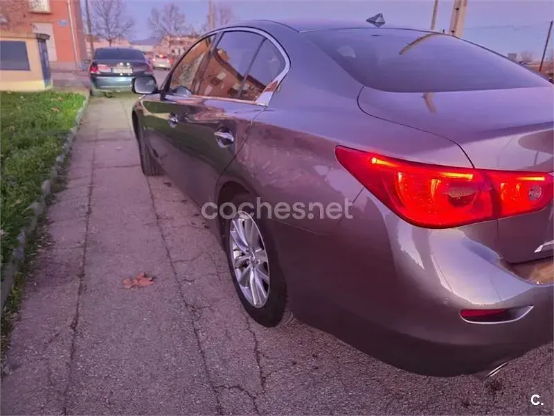 Usado Infiniti Q50 Premium 170 CV (125 kW) 2017 Gris / plata Berlina