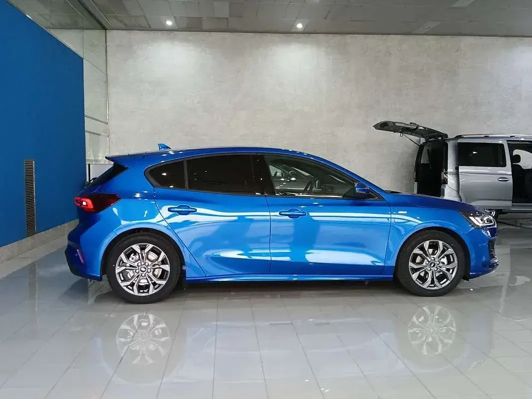 Nuevo Ford Focus ST-Line 125 CV (91 kW) 2025 Azul Utilitario