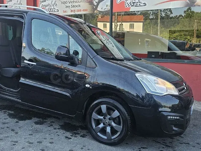 Usado Citroën Berlingo Feel 120 CV (88 kW) 2016 Negro Monovolumen