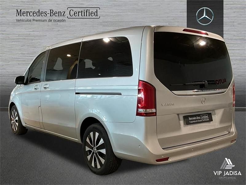 Usado Mercedes V250 190 CV (139 kW) 2023 Gris / plata Monovolumen